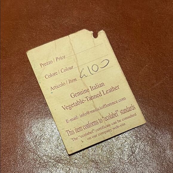 I Medici Italian Leather Messenger Bag with Adjustable Strap - Picture 6 of 14